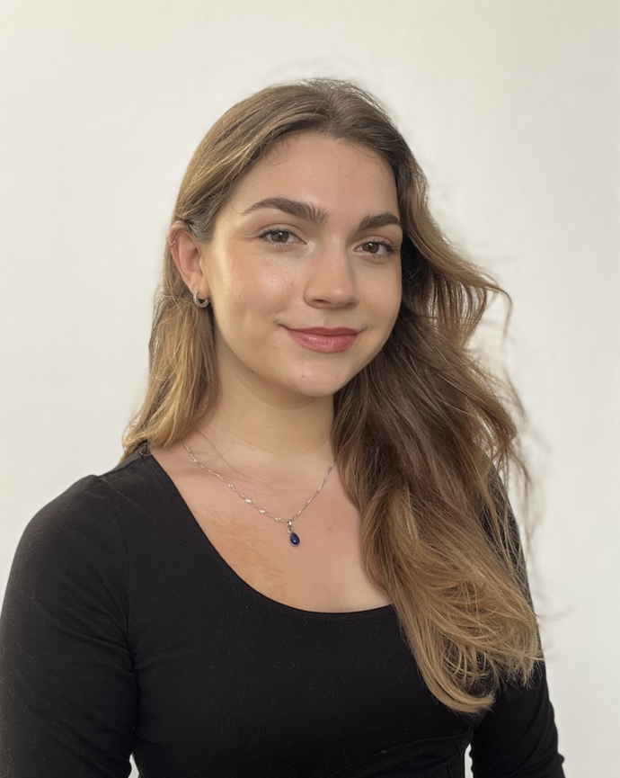 Madelaine headshot
